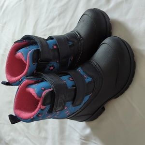 Oshkosh Snowboots Size 8 Toddler.
